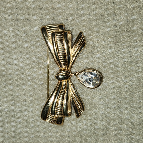 Swarovski Swan Gold Tone Clear Crystal Bow Ribbon Teardrop Brooch Pin - Picture 2 of 7
